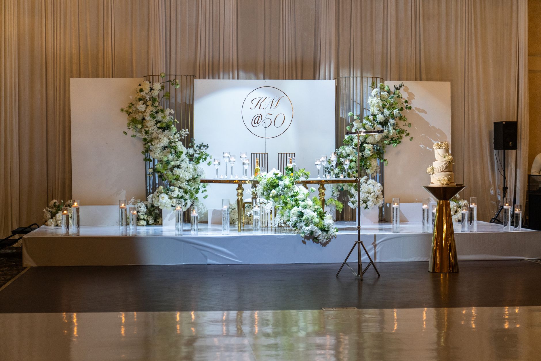 Luxury birthday celebration stage decoration